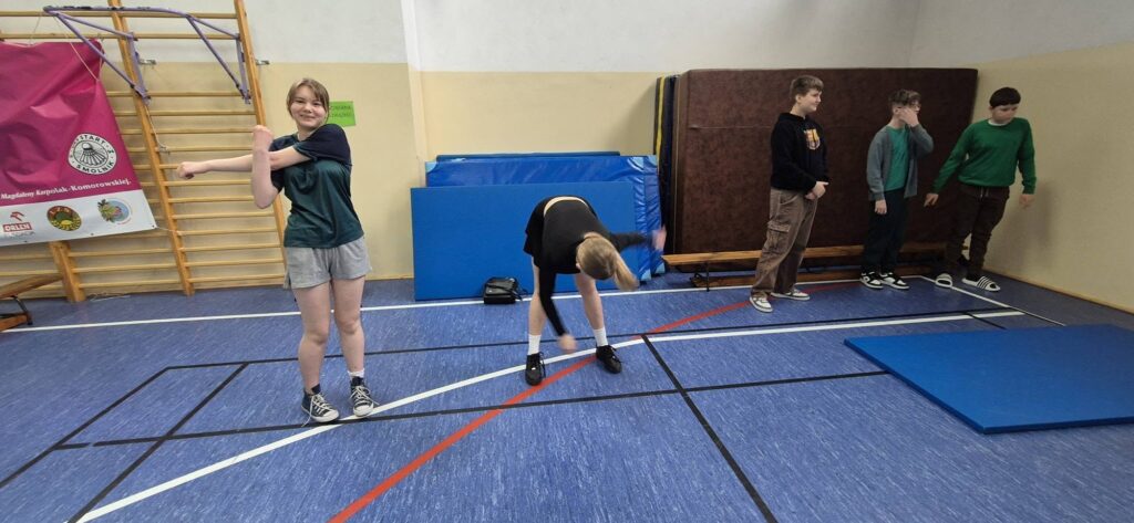 uczniowie podczas bicia rekordów szkolnych