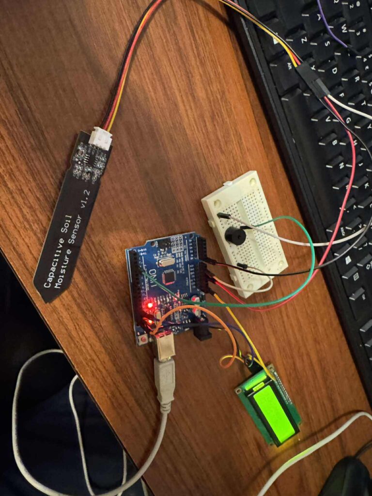 uczniowie na zajęciach z fizyki