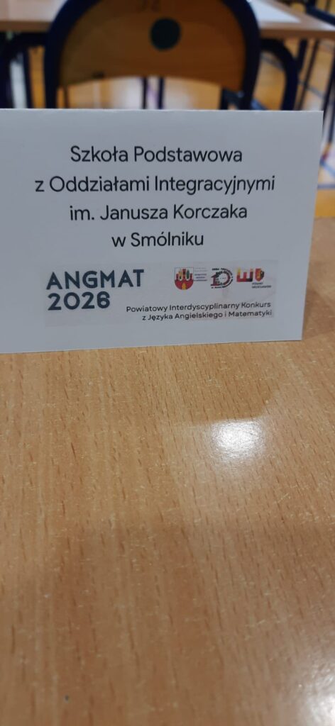 etykieta z nazwą szkoły