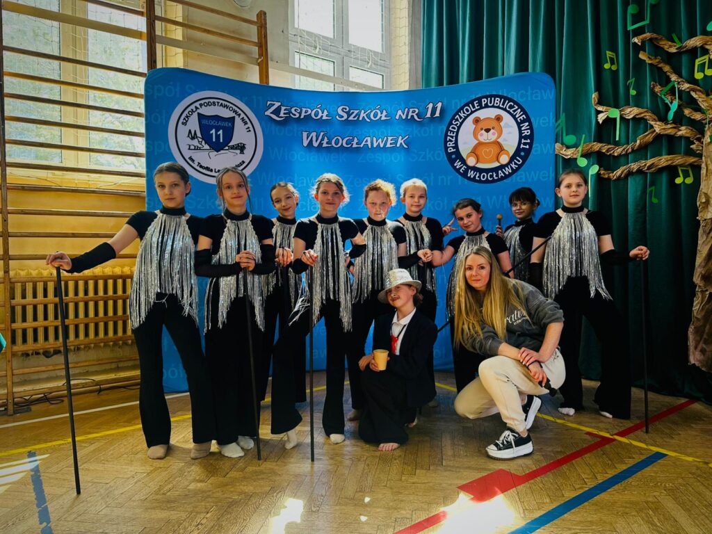 dzieci podczas konkursu tanecznego