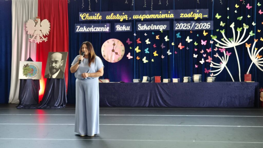 Pani Dyrektor podczas zakończenia roku szkolnego