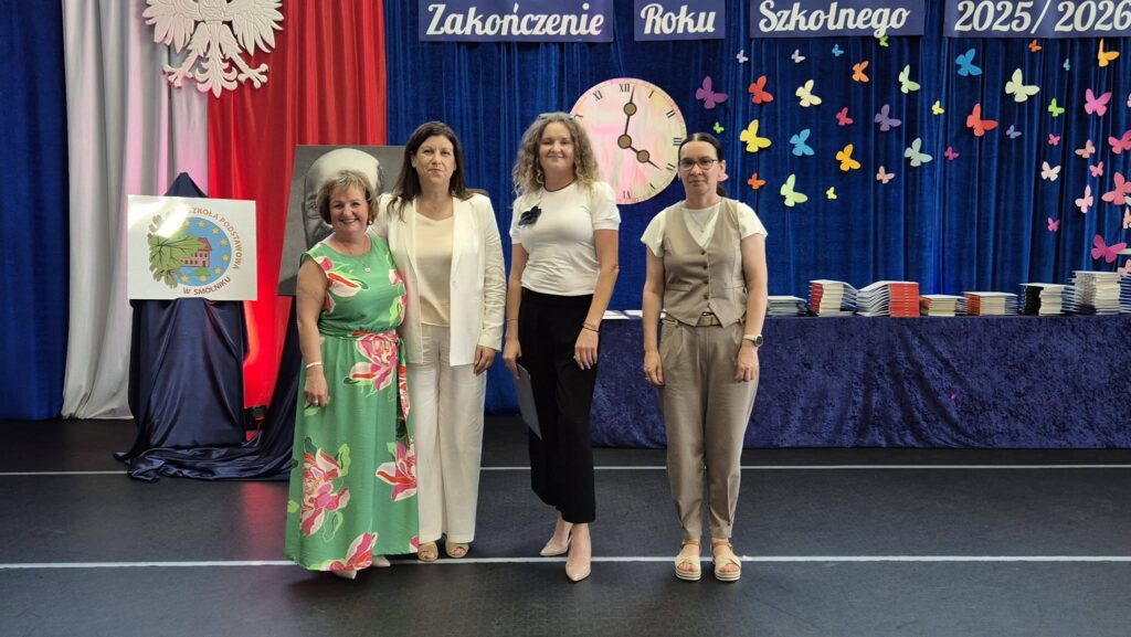 rada rodziców żegna przechodzącą na emeryturę nauczycielką